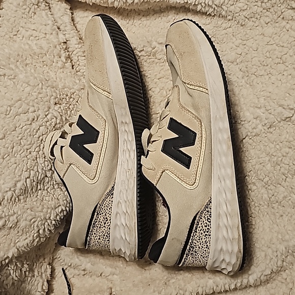 New Balance Shoes - New Balance x70, size womens 11, cream/leopard